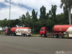 Mobil Tangki Pertamina yang Dibajak Diparkir Polisi di Monas