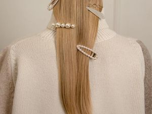 Opsi 8 Jepit Rambut Mutiara Cantik yang Sedang Tren Dipakai Artis & Selebgram Opsi 8 Jepit Rambut Mutiara Cantik yang Sedang Tren Dipakai Artis & Selebgram