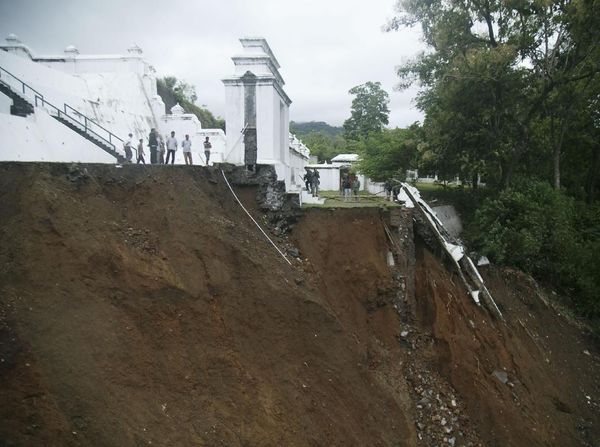Makam Raja Mataram di Imogiri Longsor