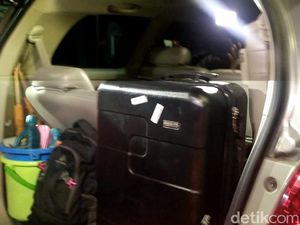 KPK Selesai Geledah Kantor Menag, 2 Koper Hitam Dibawa