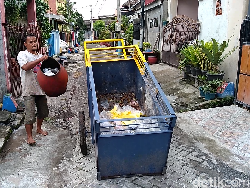 Sulitnya Tukang Sampah di Malang Nyaleg, Tak Ada Uang Hingga Ngutang