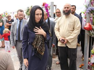 Potret PM New Zealand Pakai Kerudung Hormati Korban Penembakan di Masjid