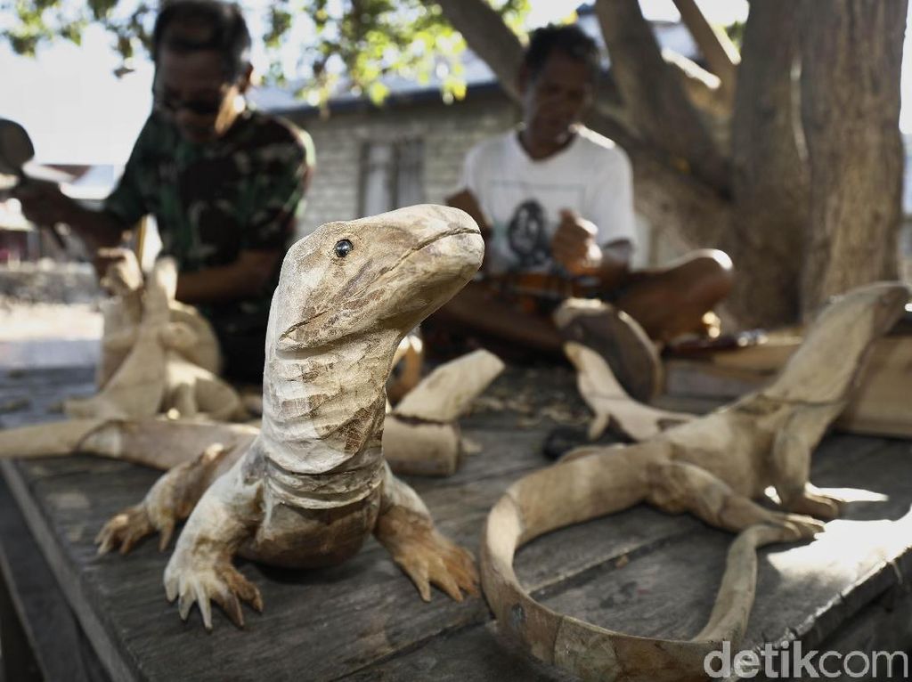 Di Dekat Reptil Purba, Ada Bahasa Komodo yang Terancam Punah Di Dekat Reptil Purba, Ada Bahasa Komodo yang Terancam Punah