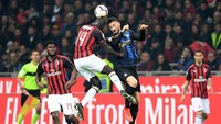 Jual beli serangan terjadi di derby Milan kali ini. ESPN FC mencatat masing-masing tim membukukan lima tembakan tepat sasaran. (Foto: Daniele Mascolo/Reuters)