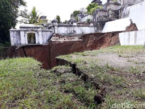 Potret Kerusakan Makam Raja-raja Mataram di Imogiri Akibat Longsor Potret Kerusakan Makam Raja-raja Mataram di Imogiri Akibat Longsor