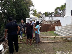 Makam Raja-raja Imogiri Ambrol, Wisatawan Dilarang Naik