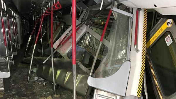 Ngeri! Begini Rusaknya Kereta MTR yang Tabrakan di Hong Kong