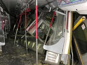 Ngeri! Begini Rusaknya Kereta MTR yang Tabrakan di Hong Kong Ngeri! Begini Rusaknya Kereta MTR yang Tabrakan di Hong Kong