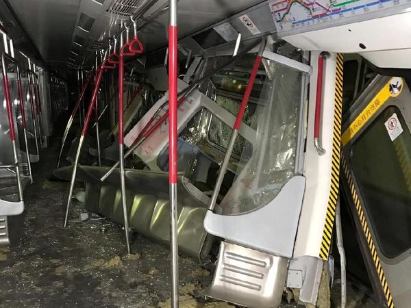Ngeri! Begini Rusaknya Kereta MTR yang Tabrakan di Hong Kong