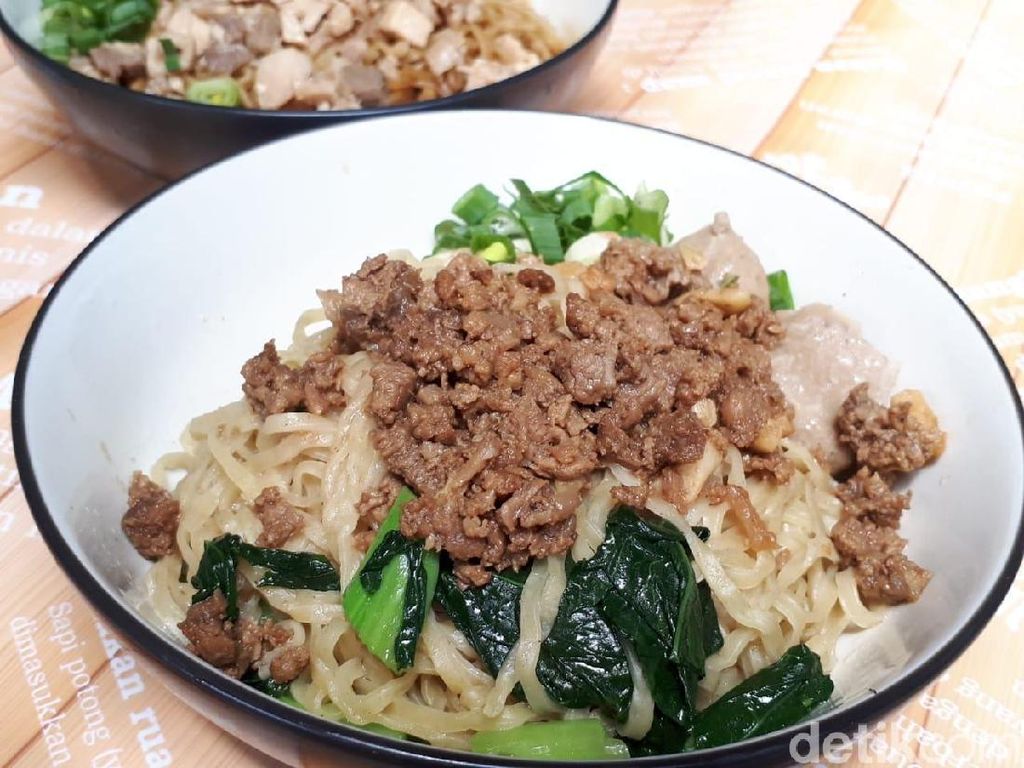 Mie Keriting Luwes: Mie Daging Sapi dan Yamin Enak Dekat Stasiun Sudirman Mie Keriting Luwes: Mie Daging Sapi dan Yamin Enak Dekat Stasiun Sudirman