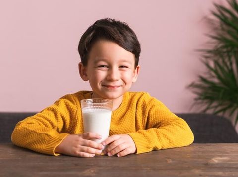 Bolehkah Anak Satu Tahun Konsumsi Susu Sapi?