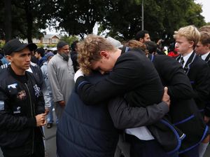 Aksi Larung Lilin Wujud Solidaritas Korban Penembakan New Zealand Aksi Larung Lilin Wujud Solidaritas Korban Penembakan New Zealand