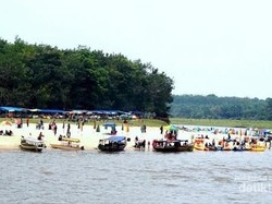 Terlihat Seperti Pantai, Ini Adalah Aliran Sungai di Riau