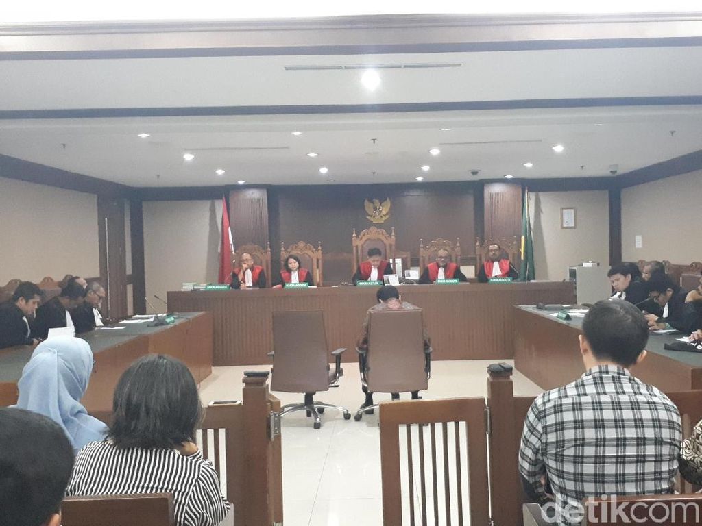 Eks Dirkeu Pertamina Divonis 8 Tahun Penjara Eks Dirkeu Pertamina Divonis 8 Tahun Penjara