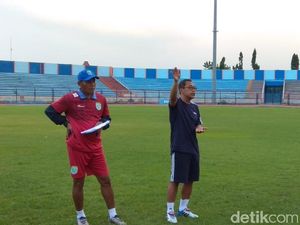 Ini Alasan Persela Panggil Kembali Aji Santoso Jadi Pelatih