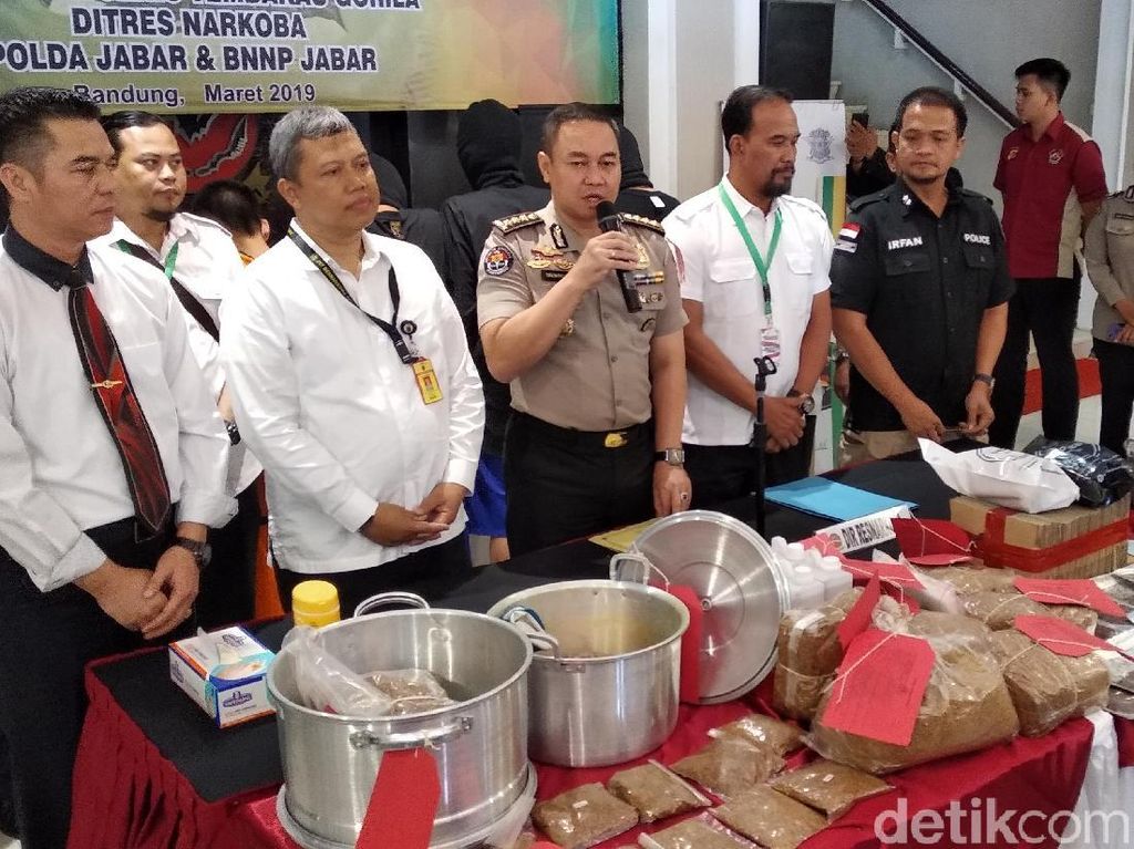 Pelajar Bandung Peracik Gorilla Beli Bahan Baku Lewat Pasar Gelap Pelajar Bandung Peracik Gorilla Beli Bahan Baku Lewat Pasar Gelap
