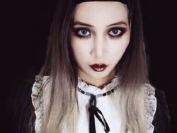 Viral, Protes Wanita yang Dilarang Naik Kereta Karena Pakai Makeup Gotik Viral, Protes Wanita yang Dilarang Naik Kereta Karena Pakai Makeup Gotik