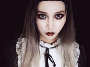 Viral, Protes Wanita yang Dilarang Naik Kereta Karena Pakai Makeup Gotik Viral, Protes Wanita yang Dilarang Naik Kereta Karena Pakai Makeup Gotik