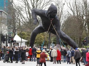 Ini Patung Perunggu Terbesar di Inggris