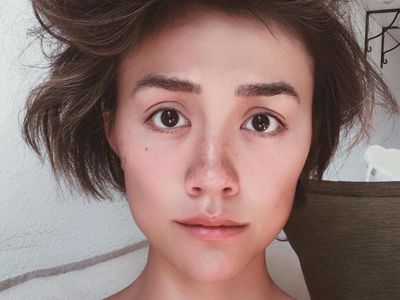 Foto Agnez Mo Pamer Wajah Tanpa Makeup yang Bikin Netizen Berdebat