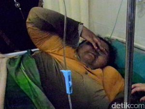 Perempuan yang Sesak Napas Diduga Obesitas Beratnya Hampir 200 Kg Perempuan yang Sesak Napas Diduga Obesitas Beratnya Hampir 200 Kg