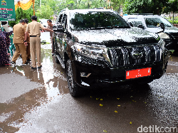 Walkot Serang Juga Pakai Mobil Dinas Rp 1,6 M