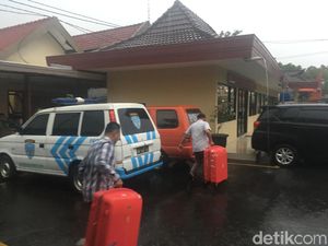 KPK Periksa Maraton Pejabat Soal Pencucian Uang Bupati Nonaktif Mojokerto KPK Periksa Maraton Pejabat Soal Pencucian Uang Bupati Nonaktif Mojokerto