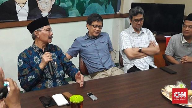 Diskusi Rocky Gerung di Tuban Batal karena Ditolak Ormas