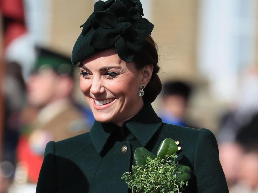 Kate Middleton Jalan-jalan Sendiri di Luar Istana, Netizen Twitter Heboh