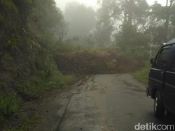 Tebing 20 Meter di Lumajang Longsor, Jalur Lumajang-Malang Terputus