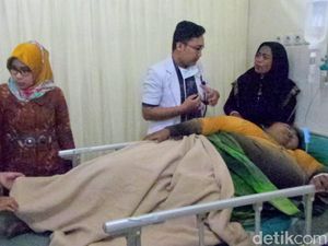 Cerita Pintu Rumah Dibobol Agar Perempuan Berbobot 200 Kg Bisa Dibawa ke RS Cerita Pintu Rumah Dibobol Agar Perempuan Berbobot 200 Kg Bisa Dibawa ke RS