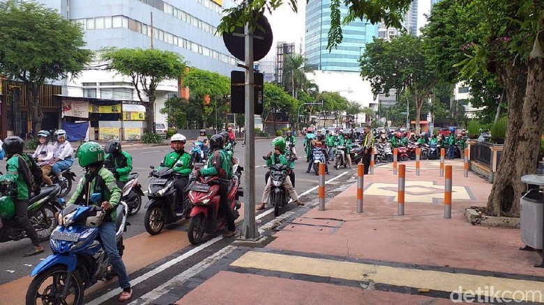 Ribuan Ojek Online di Surabaya Turun ke Jalan, Waspadai Rute Ini