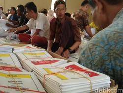 KPU Bandung Barat Cek Ulang 20 Ribu Surat Suara Rusak