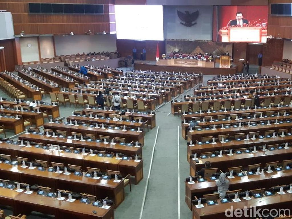 Paripurna Minim Kehadiran, Ketua Dewan Pasang Badan Paripurna Minim Kehadiran, Ketua Dewan Pasang Badan