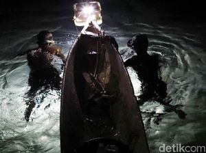 Tombak Jadi Andalan Warga Mencari Ikan di Malam Hari