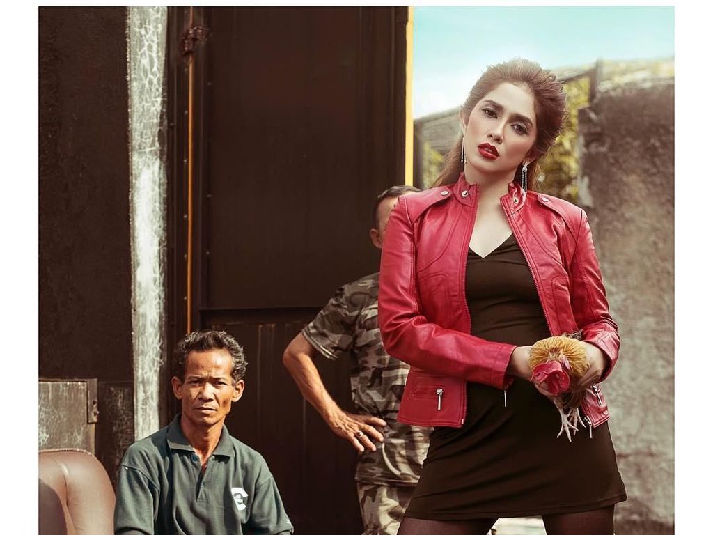 Pamer Foto Bulu Ketiak, Ussy Sulistiawaty Cuma Buat Lucu-Lucuan Pamer Foto Bulu Ketiak, Ussy Sulistiawaty Cuma Buat Lucu-Lucuan