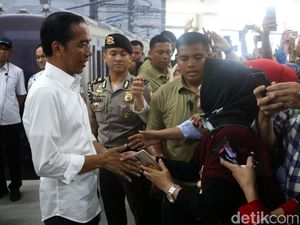 Tiba di Stasiun MRT Lebak Bulus, Jokowi Disambut Teriakan Warga
