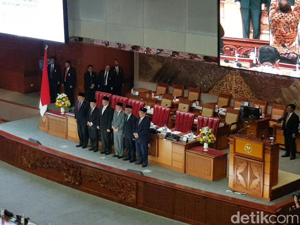 DPR Sahkan Aswanto dan Wahiduddin sebagai Hakim Konstitusi DPR Sahkan Aswanto dan Wahiduddin sebagai Hakim Konstitusi
