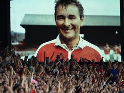 Brian Clough meraih 12 gelar bersama Nottingham Forest pada akhir 1970-an. Ia bahkan membawa Nottingham Forest menjuarai European Cup dua musim beruntun pada 1978/78 dan 1979/1980. Foto: Laurence Griffiths/Getty Images