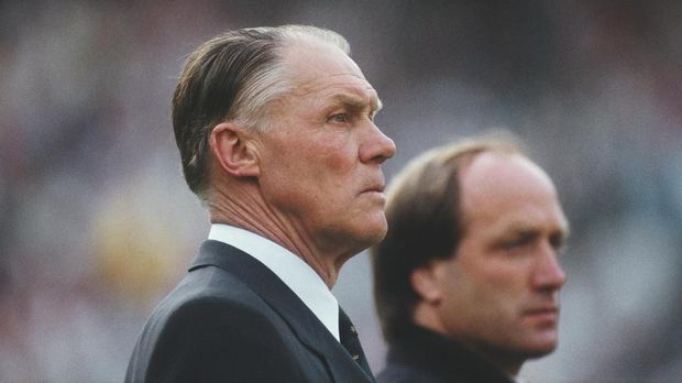 ROTTERDAM, NETHERLANDS - APRIL 29:  Netherlands manager Rinus Michels pictured looking on with assistant coach Dick Advocaat (r) before a Euro 88' qualifier against Hungary on April 29, 1987 in Rotterdam, Holland.  (Photo by Allsport/Getty Images)