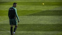 Setelah itu, Ronaldo meminta istirahat sejenak dari Seleccao Das Quinas karena ingin fokus beradaptasi dengan klub barunya Juventus serta membereskan masalah tuduhan pemerkosaan. (Foto: PATRICIA DE MELO MOREIRA / AFP)