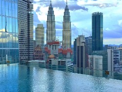 Senja di negeri jiran