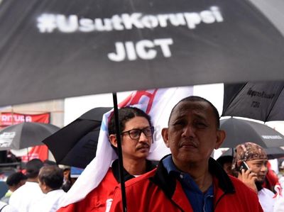 Pekerja Pelabuhan Kembali Turun ke Jalan