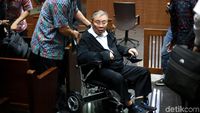 Berkursi Roda, Dirut PT WKE Jalani Sidang Perdana Kasus Suap