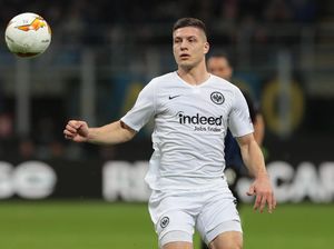 Luka Jovic Punya Kemampuan untuk Main di Barcelona atau Real Madrid
