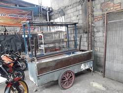 Dikeroyok Pembeli, Ini Penyebab Pedagang Pecel Lele di Bekasi Masak Kelamaan