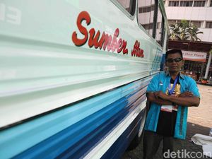 Nostalgia Bersama Dua Bus Klasik Sumber Alam Nostalgia Bersama Dua Bus Klasik Sumber Alam