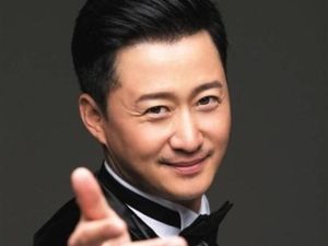 Potret Aktor China 44 Tahun yang Dinobatkan Jadi Pria Tertampan di Asia Potret Aktor China 44 Tahun yang Dinobatkan Jadi Pria Tertampan di Asia