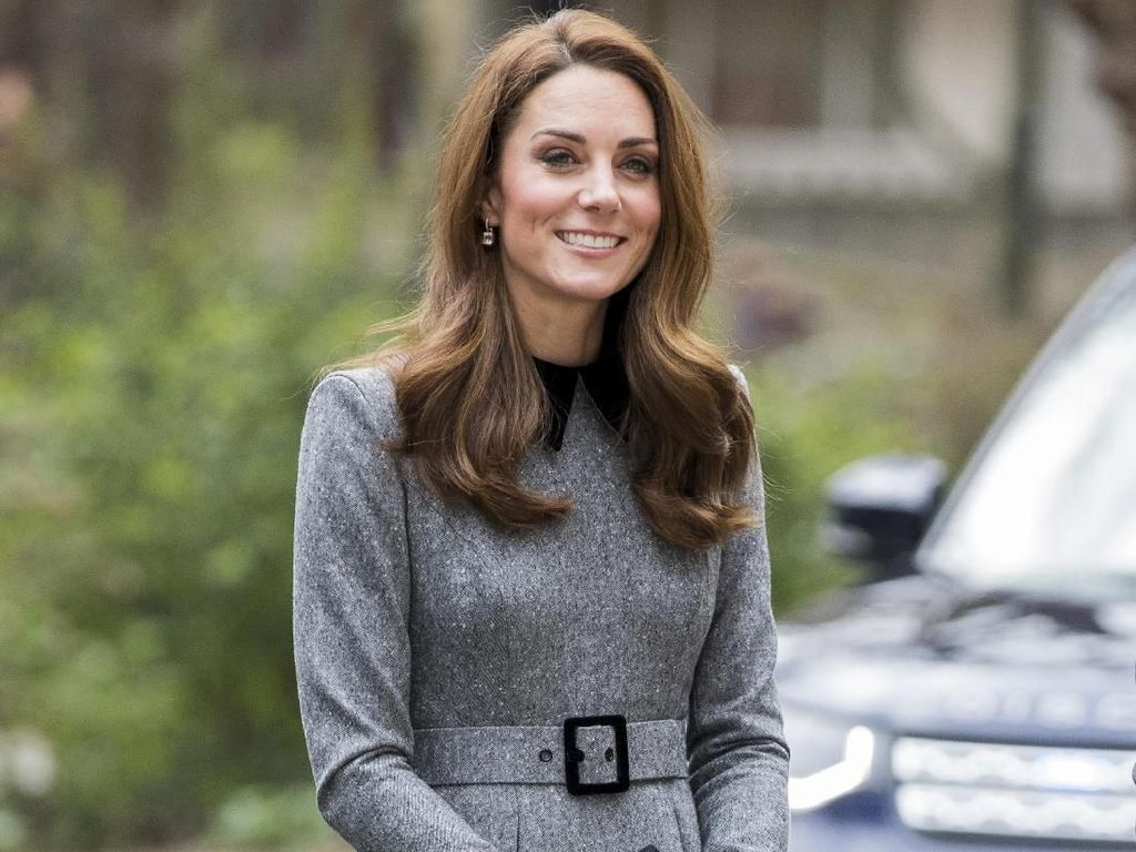 Kate Middleton Dikira Tak Pakai Bra, Ussy Sulistiawaty Pamer Bulu Ketiak Kate Middleton Dikira Tak Pakai Bra, Ussy Sulistiawaty Pamer Bulu Ketiak