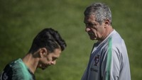 Untuk menghadapi laga Kualifikasi Piala Eropa 2020 kontra Ukraina (22 Maret) dan Serbia (25 Maret), Pelatih Portugal Fernando Santos membawa Ronaldo ke dalam skuatnya. (Foto: PATRICIA DE MELO MOREIRA / AFP)